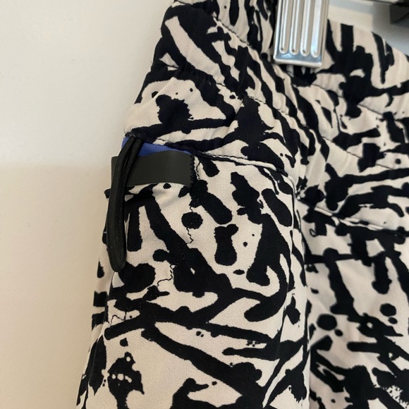 Lululemon Reversible Swim Bottoms/Shorts - Picture 5 of 6